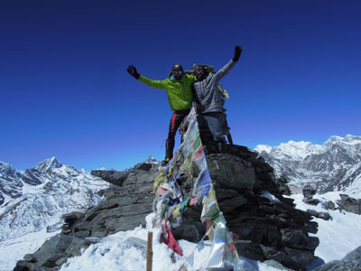 Els homes que volien pujar una muntanya de més de 8.000 metres 